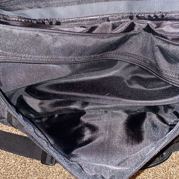 U.S. Luggage NY messenger bag computer bag color black - Picture 11 of 15